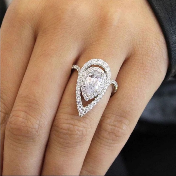Luxury 925 Sterling Silver Pear Cut Diamonds Ring - Picture 2 of 6